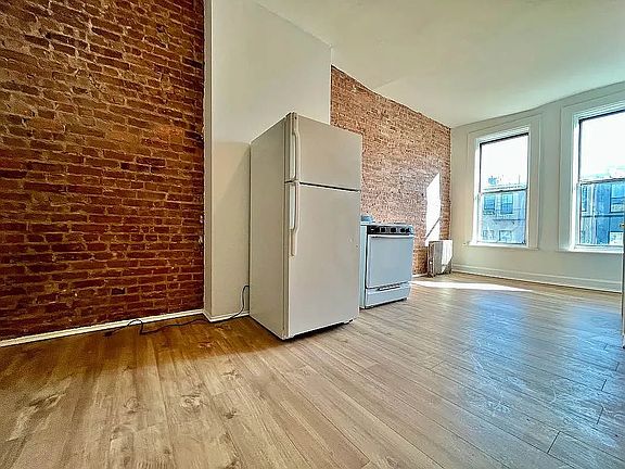 4th image of 318 Jefferson Ave #2L
