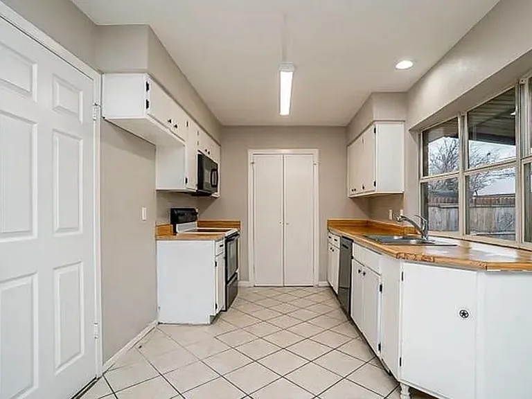 423 Southlake Dr — Photo 4