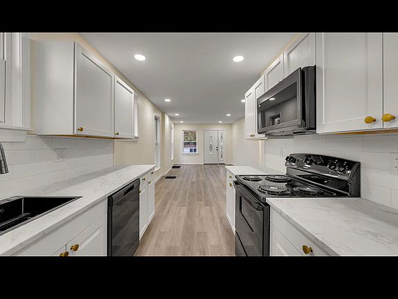 5th image of 1094 Meadowdale Ave #1