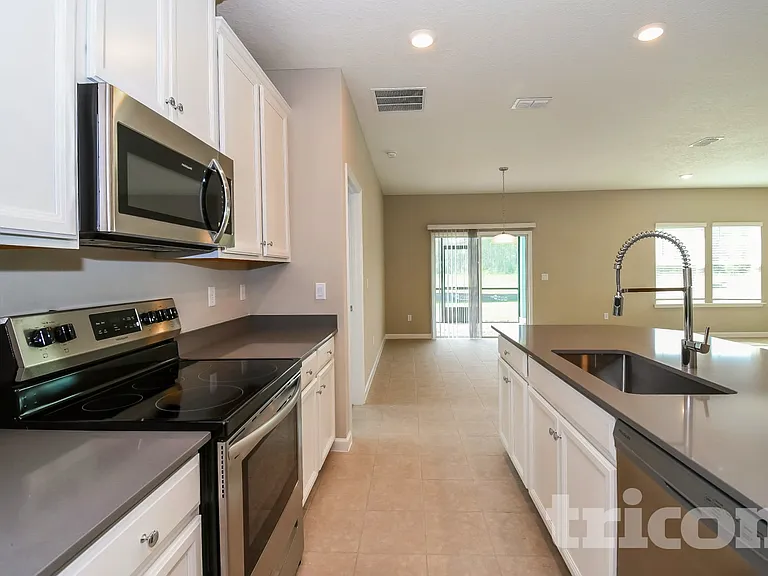 10226 Pavnes Creek Dr — Photo 5