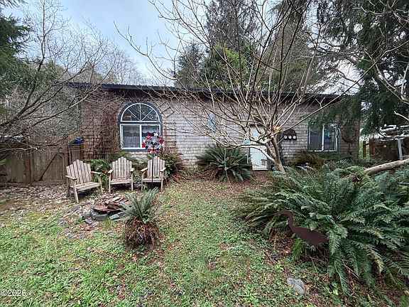 5th image of 119 S Lagoon St