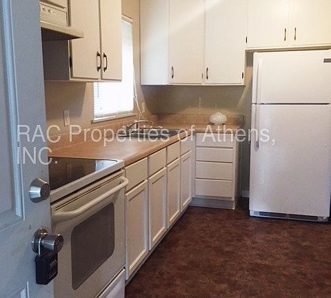 3rd image of 270 Lavender Rd