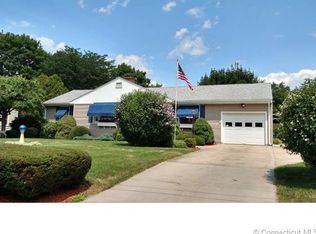 3 Maple Ct, Waterford, CT 06385
