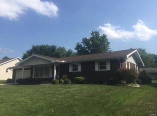 6 Parrot Dr, Highland, IL 62249