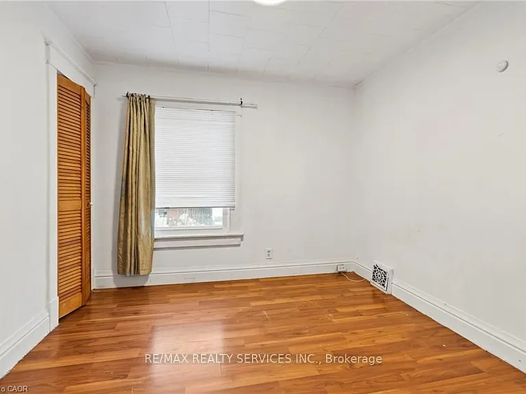5292 Bridge St — Photo 11