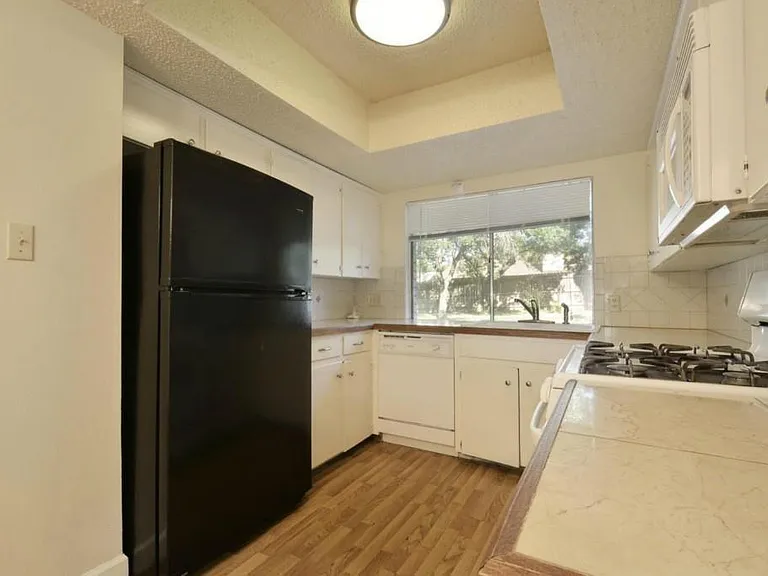 9410 E Meadow Vale — Photo 13