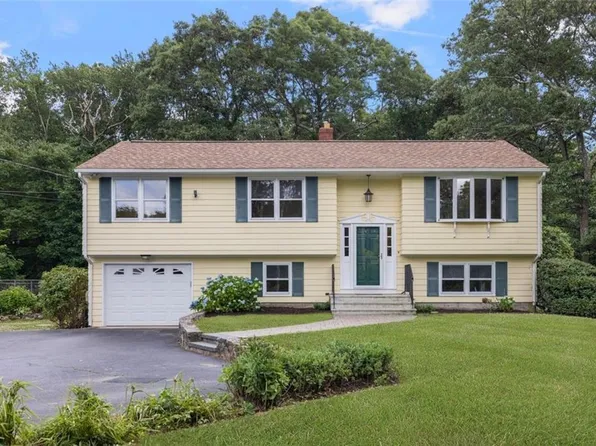 171 Betty Pond Rd, Scituate, RI 02831
