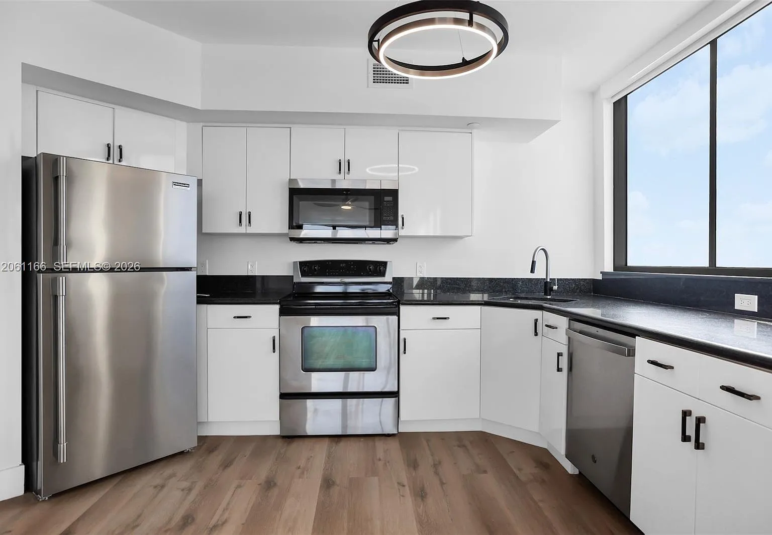 1330 West Ave — Photo 4