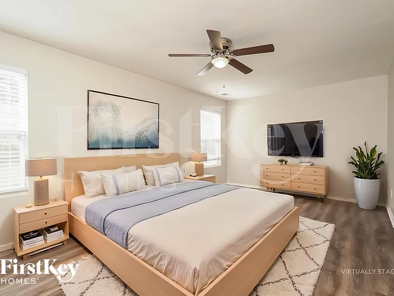 520 Martha Ct — Photo 9