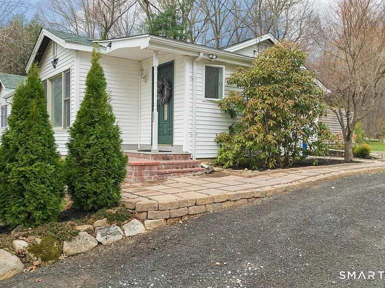 82 Sherry Ln — Photo 1