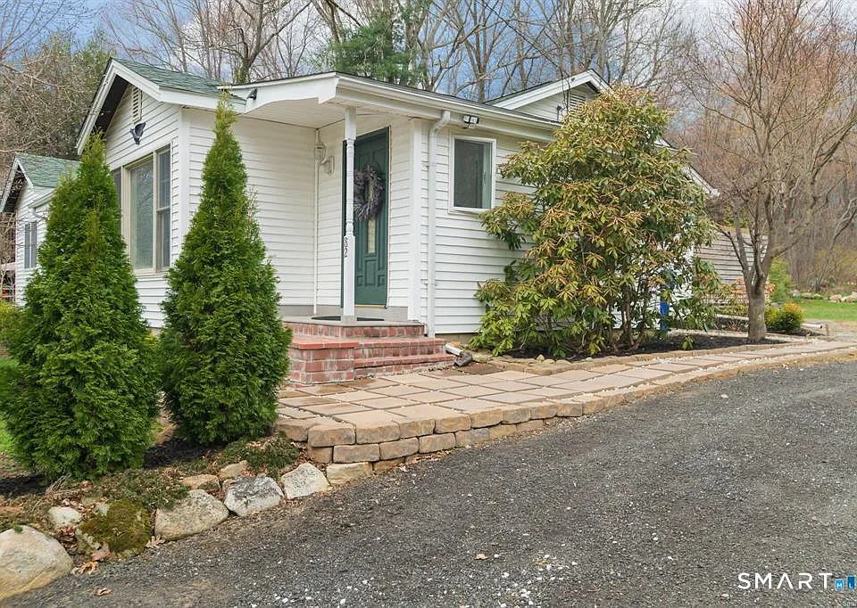 82 Sherry Ln