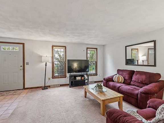 2nd image of 20 Woodland Dr Unit 304
