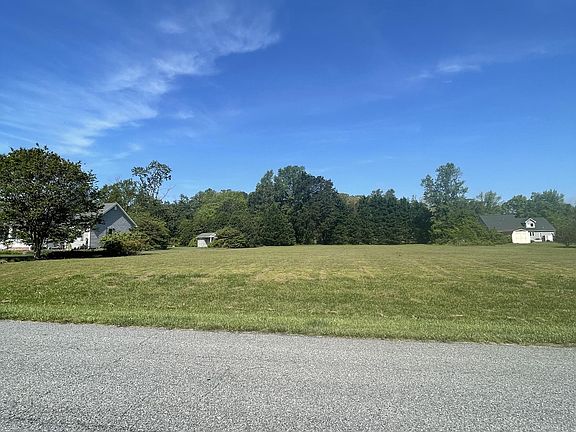 3rd image of 6 Kinsley Ln