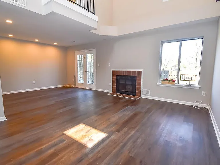 1208 Chanticleer — Photo 3