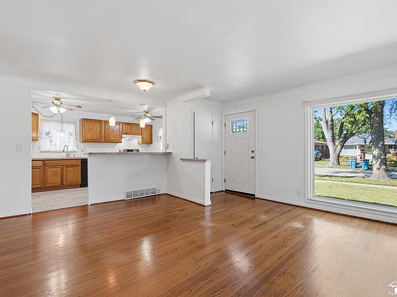3rd image of 3913 Vassar St