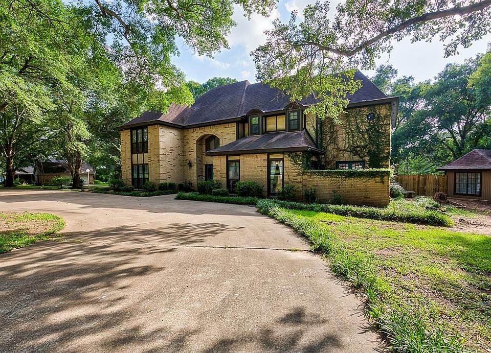 1st image of 420 Country Place West Dr