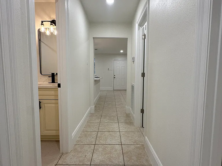 2723 Longwood Dr — Photo 33