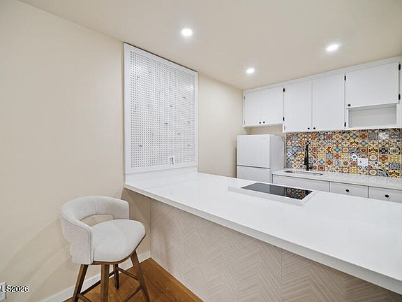 4th image of 2955 Lakeside Dr Unit 119