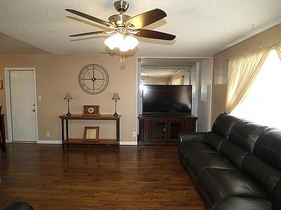 4th image of 818 Rosina St