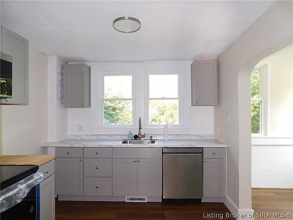 3rd image of 306 S Posey Street