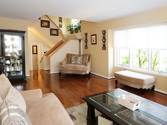 3rd image of 180 Clarken Dr
