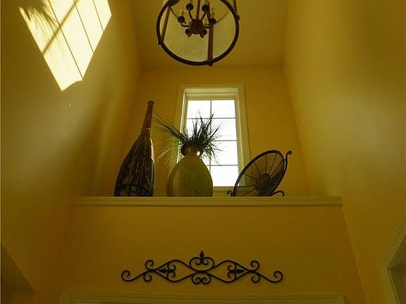 4th image of 33 Brigham Cir
