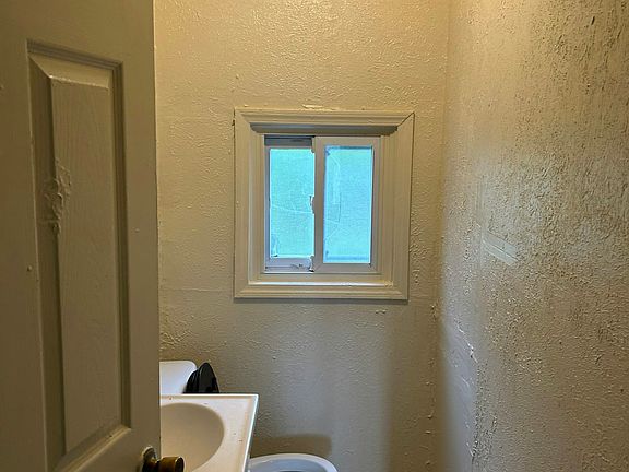 5th image of 2626 Falmouth Ave