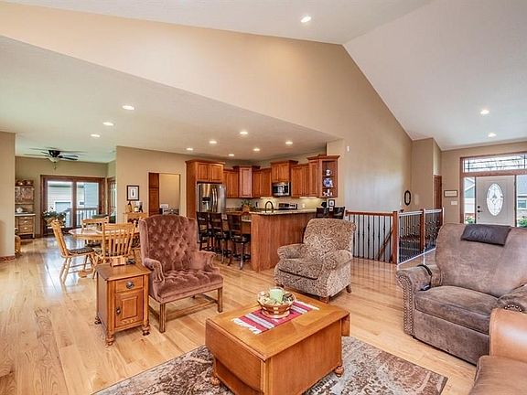 4th image of 8406 Orchard Dr