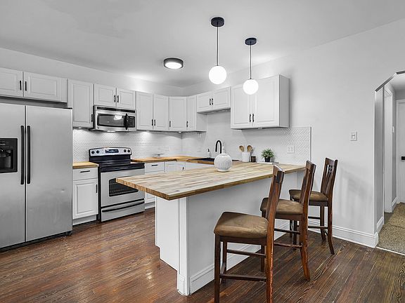 2nd image of 3337 Salena St