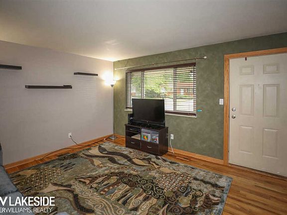 3rd image of 42223 Betley Dr
