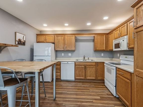 3rd image of 1226 10th Ave NW