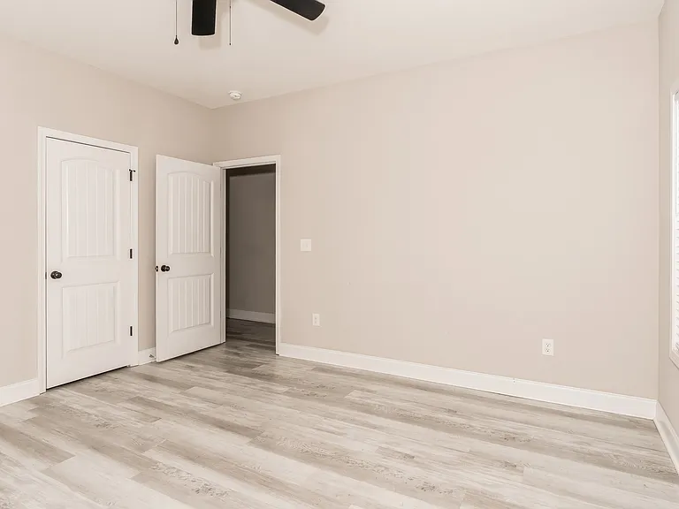 219 Beau Claire Cir — Photo 11