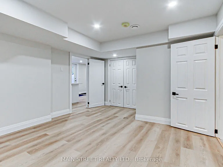 4 Carrington Pl #B — Photo 18