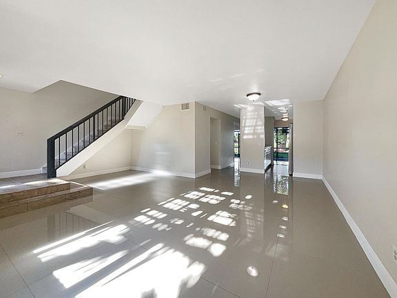3rd image of 1590 W Golfview Drive