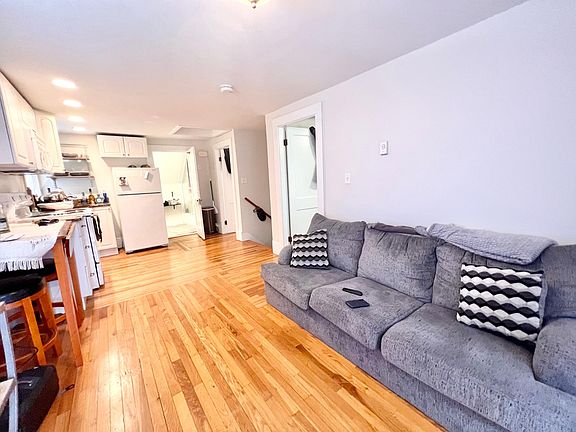 2nd image of 284 Copeland St #2