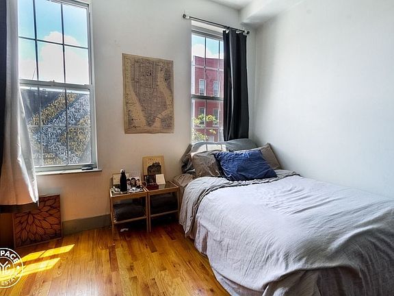 4th image of 247 Troutman St #3M