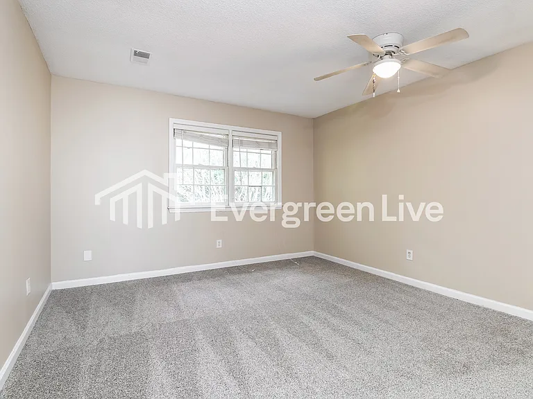 102 Devonwood Ct — Photo 9