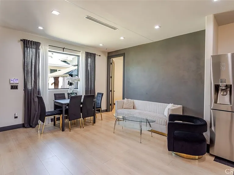 8252 Morse Ave — Photo 4