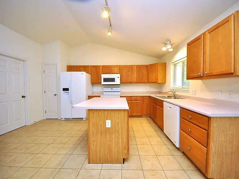131 Choctaw Dr — Photo 2