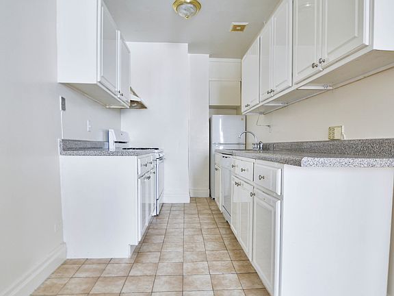 4th image of 140 W 79th St APT 7A