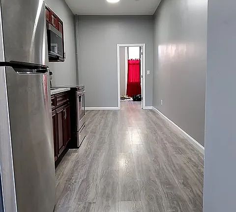 3rd image of 40 Grove St APT 1R