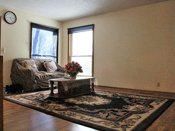 3rd image of 1595N Burlington Ave