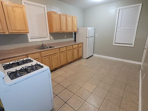 5th image of 33 Woodlawn Ave #1