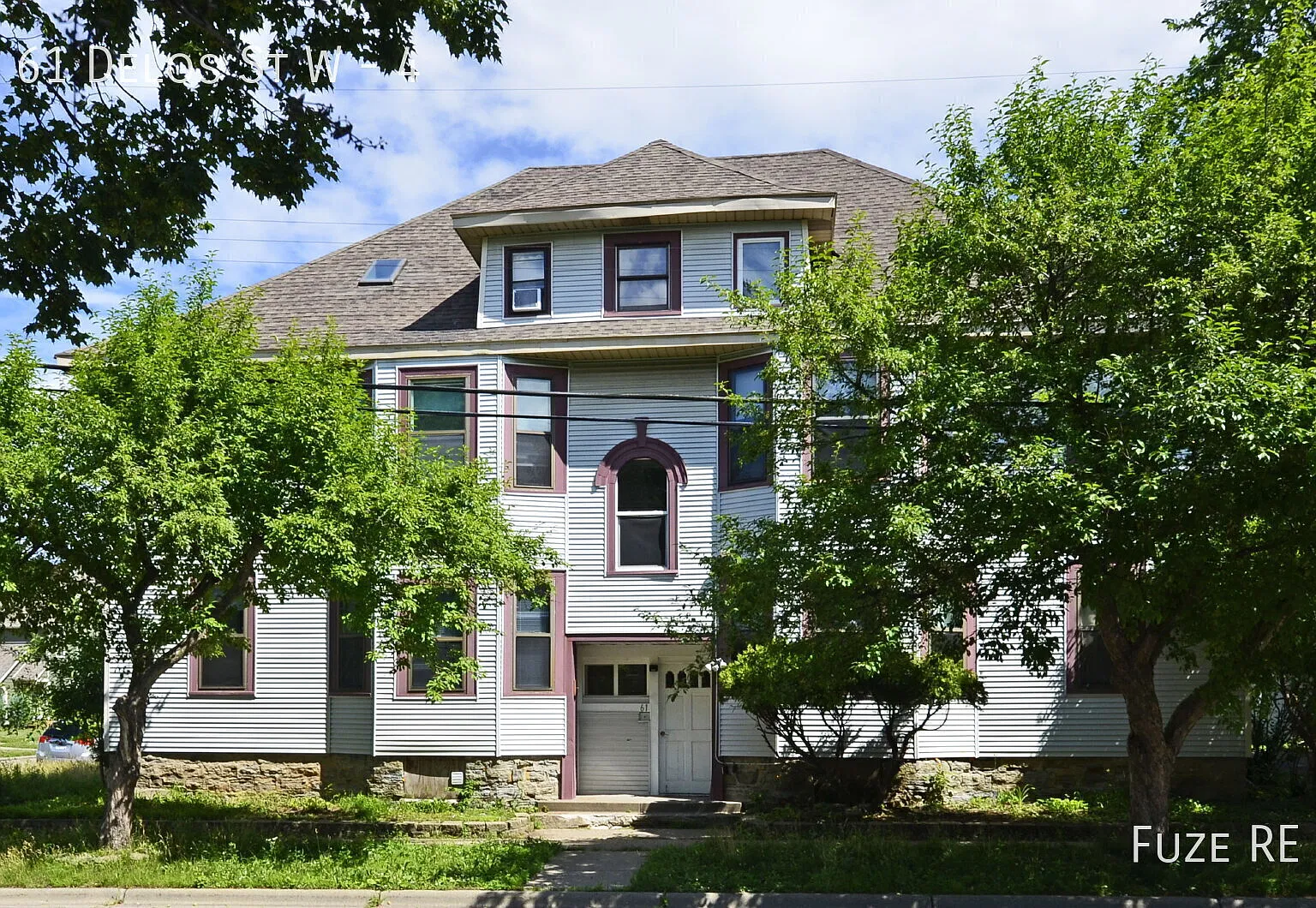 Spacious 4-Bedroom Upper-Level Unit Available Now in West St. Paul! — Photo 1