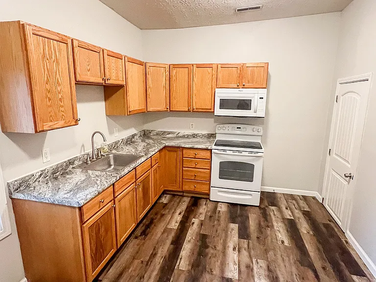 1618 E Main St — Photo 12