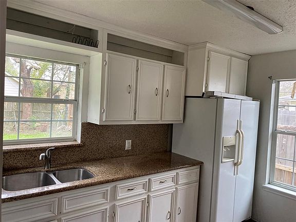 3rd image of 10622 Flaxman St