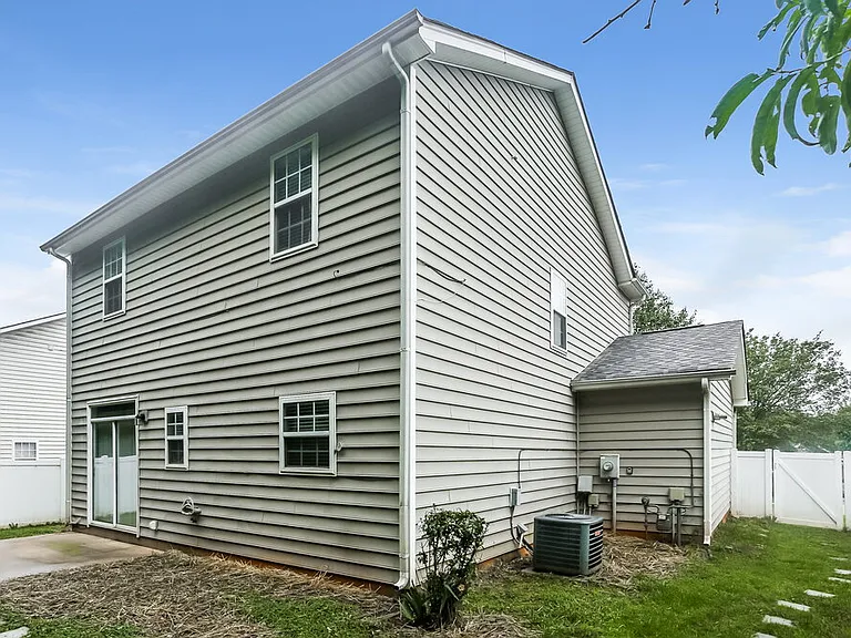 6918 Lowen Rd — Photo 16
