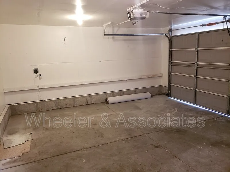 3 bed, 2.0 bath, 1600 sqft, $1,745 — Photo 4
