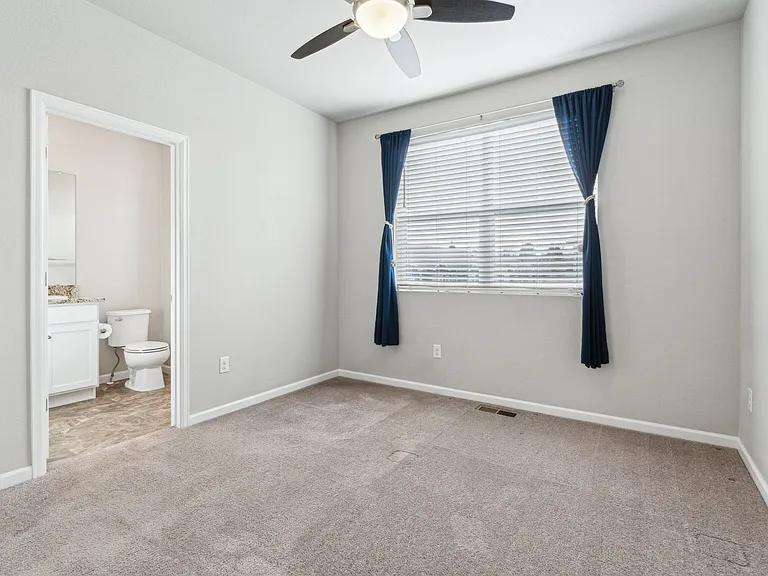 1050 Oak Cir — Photo 23