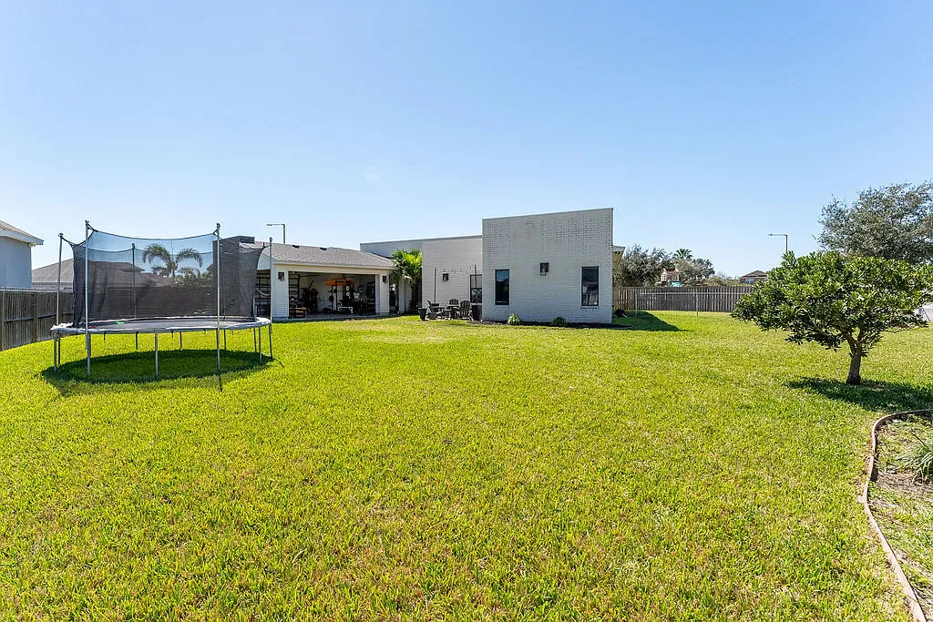 Building Photo - 3819 Tolosa St